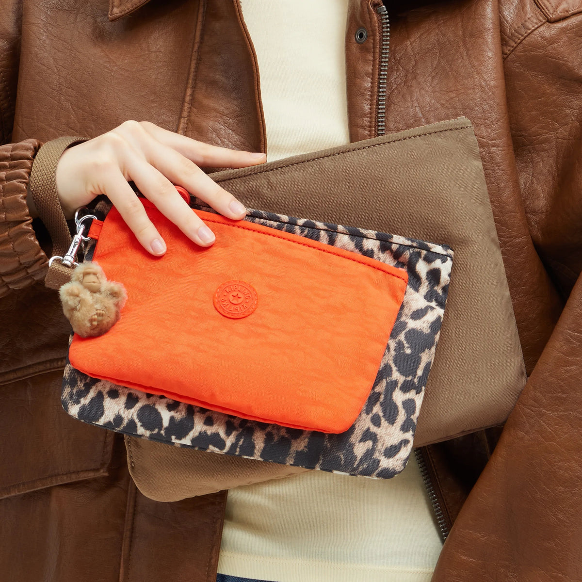 IAKA L WRISTLET Early Tan - 2